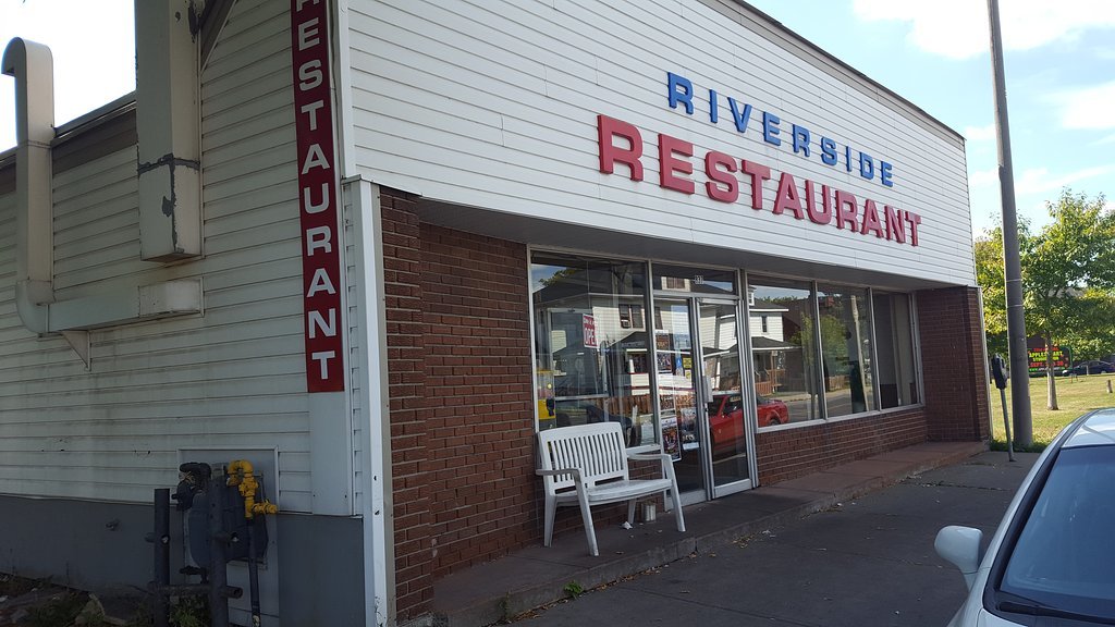 meander riverside eatery